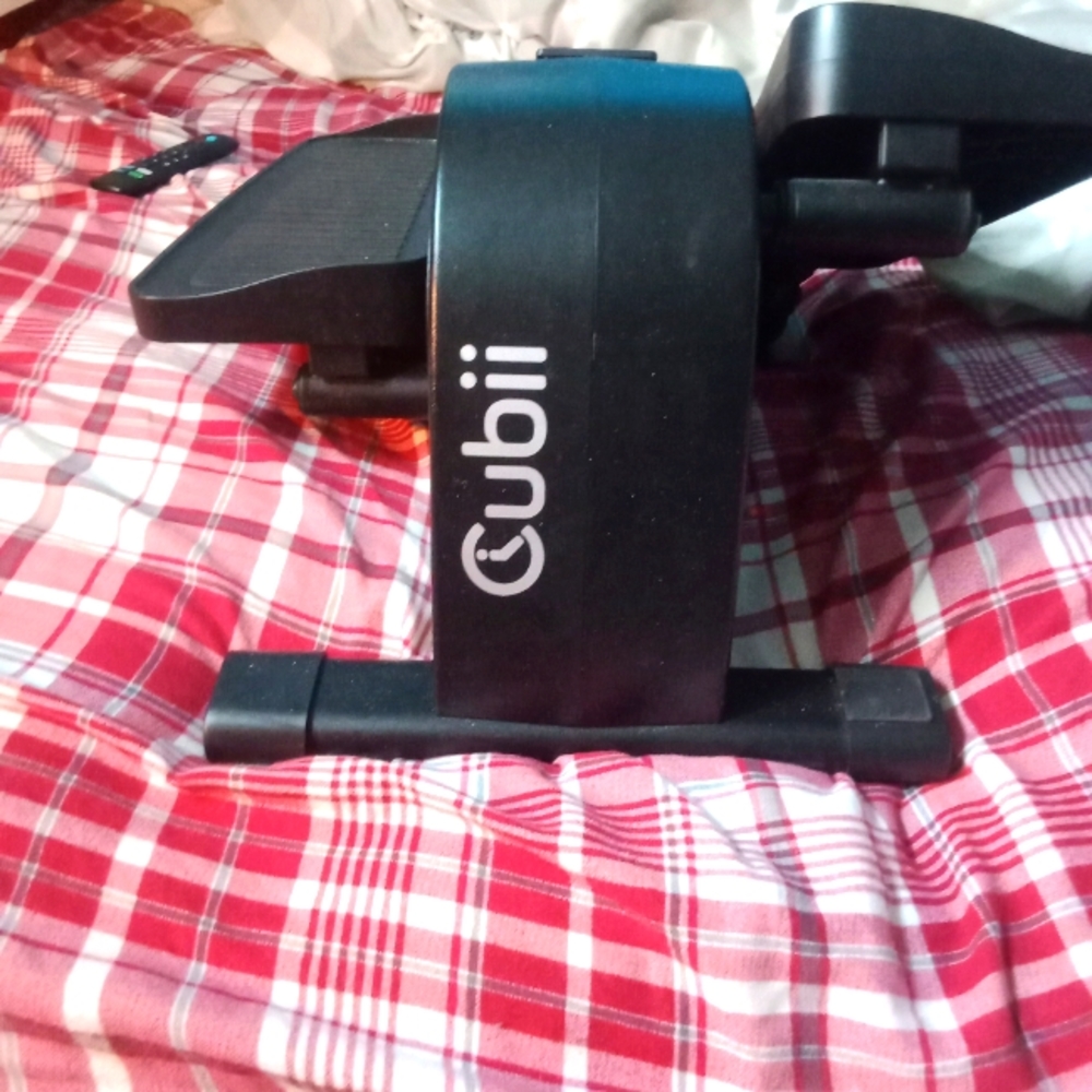 Cubbi excercise machine black with green on it.